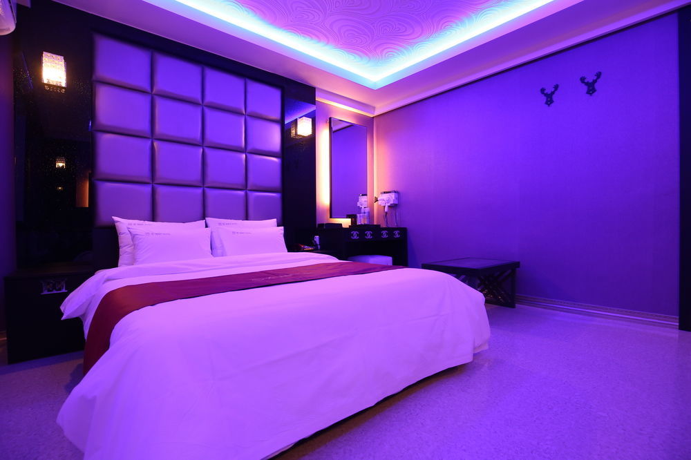 X-Mas Hotel Теджън Екстериор снимка